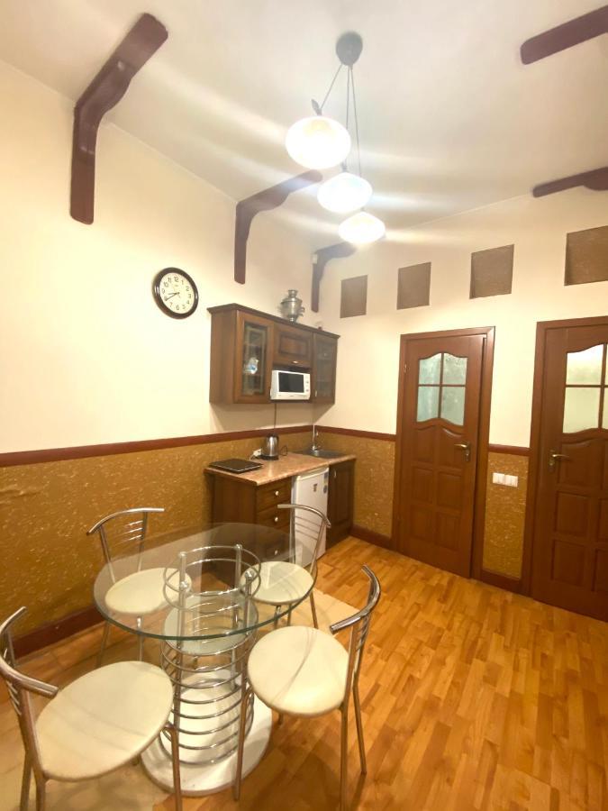 Квартира Подобово В Центрі На Вулиці Проспект Свободи 7 Lviv Exteriör bild